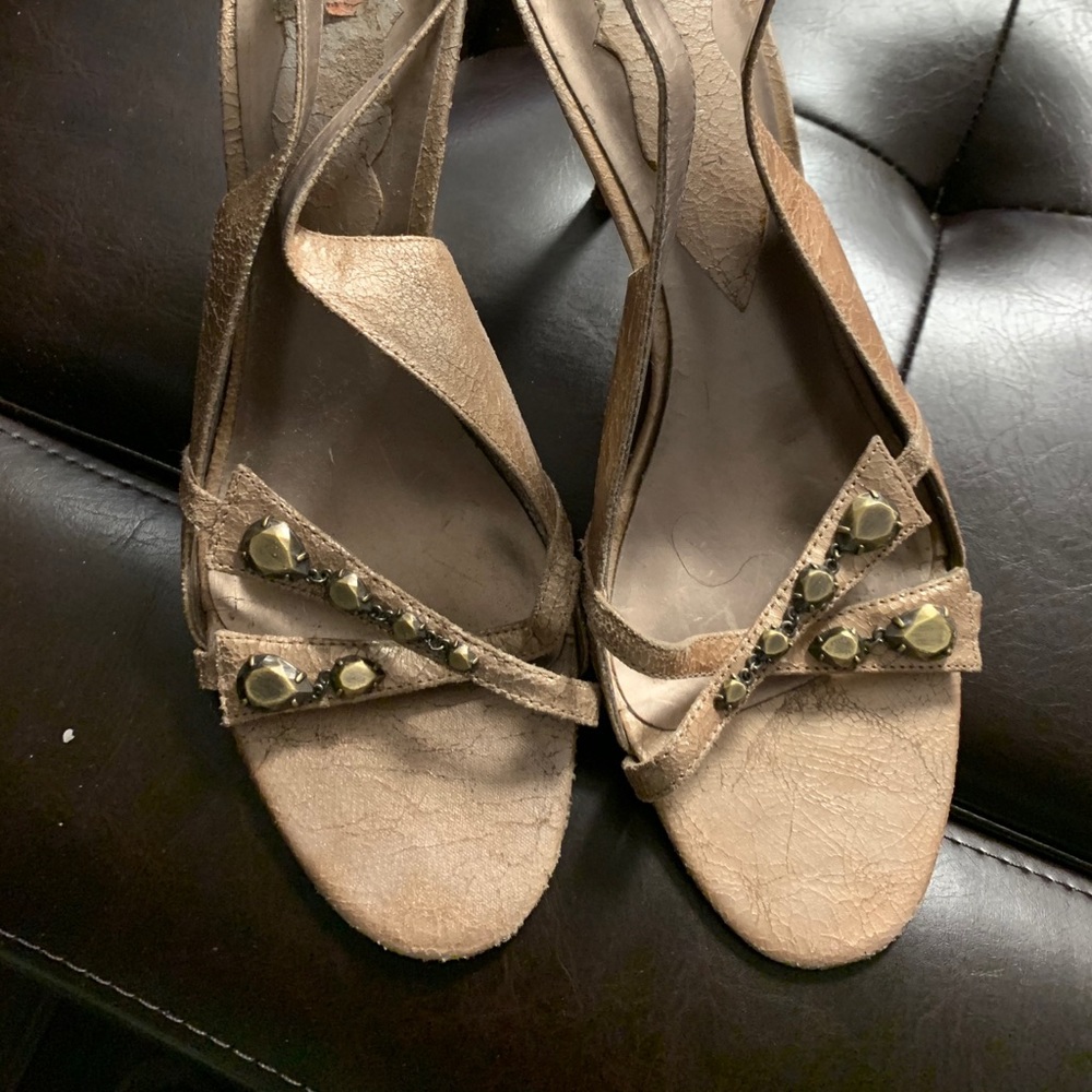 Nine West women gold dress shoes size 10